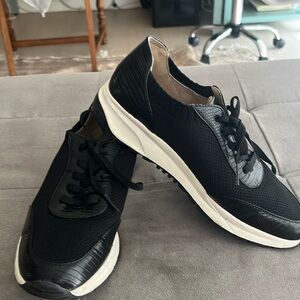 Naturalizer sneakers size 8